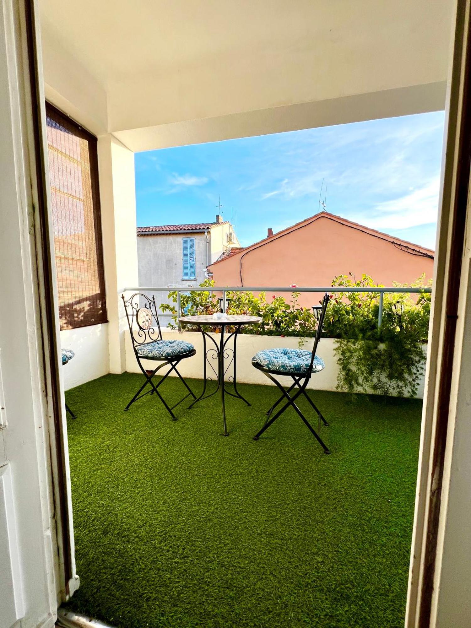 Hotel L'Escapade เลอลาวองดูว์ ภายนอก รูปภาพ