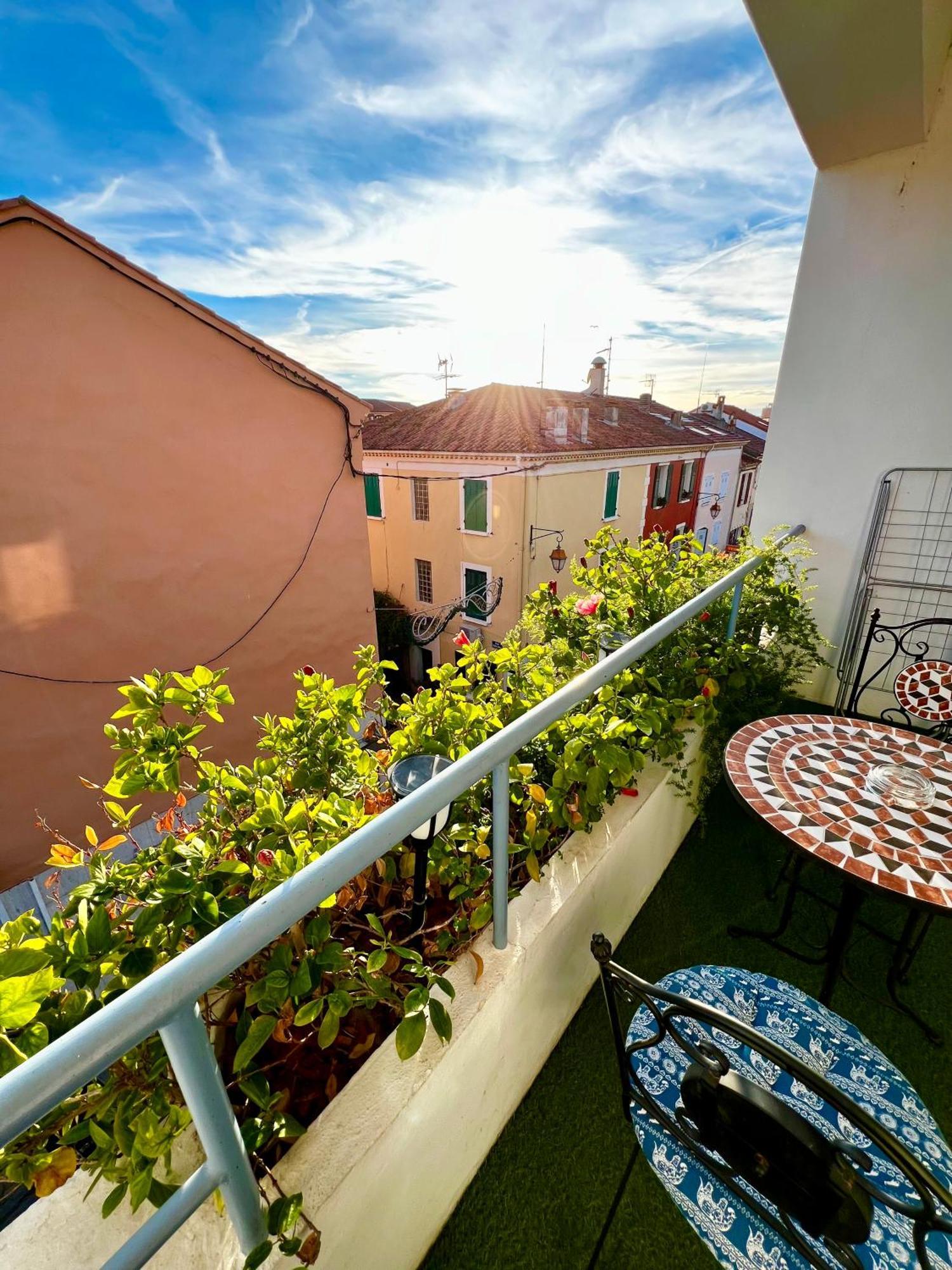 Hotel L'Escapade เลอลาวองดูว์ ภายนอก รูปภาพ