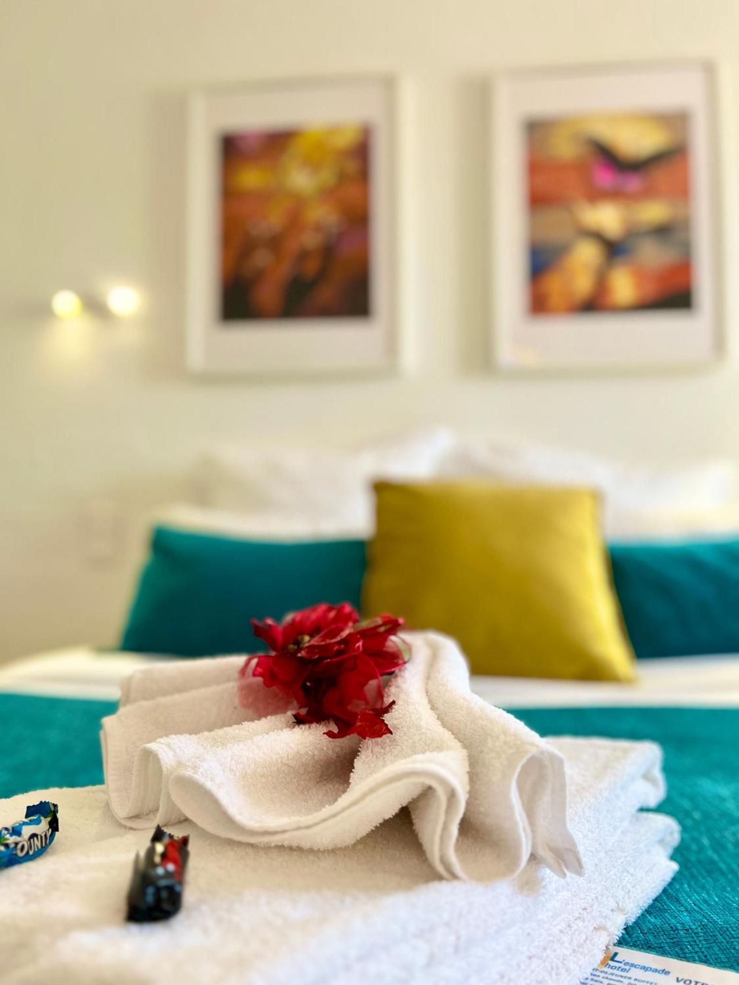 Hotel L'Escapade เลอลาวองดูว์ ภายนอก รูปภาพ