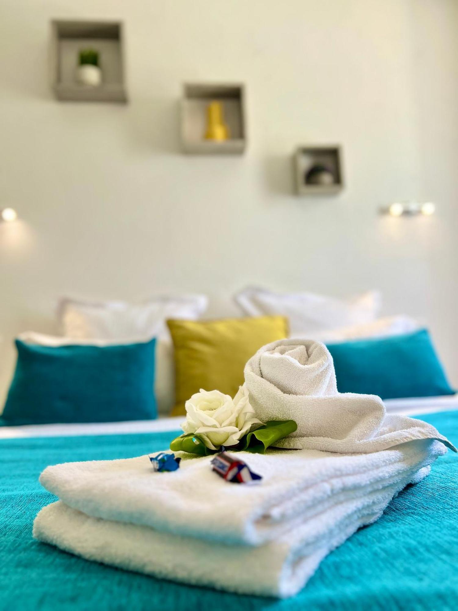 Hotel L'Escapade เลอลาวองดูว์ ภายนอก รูปภาพ