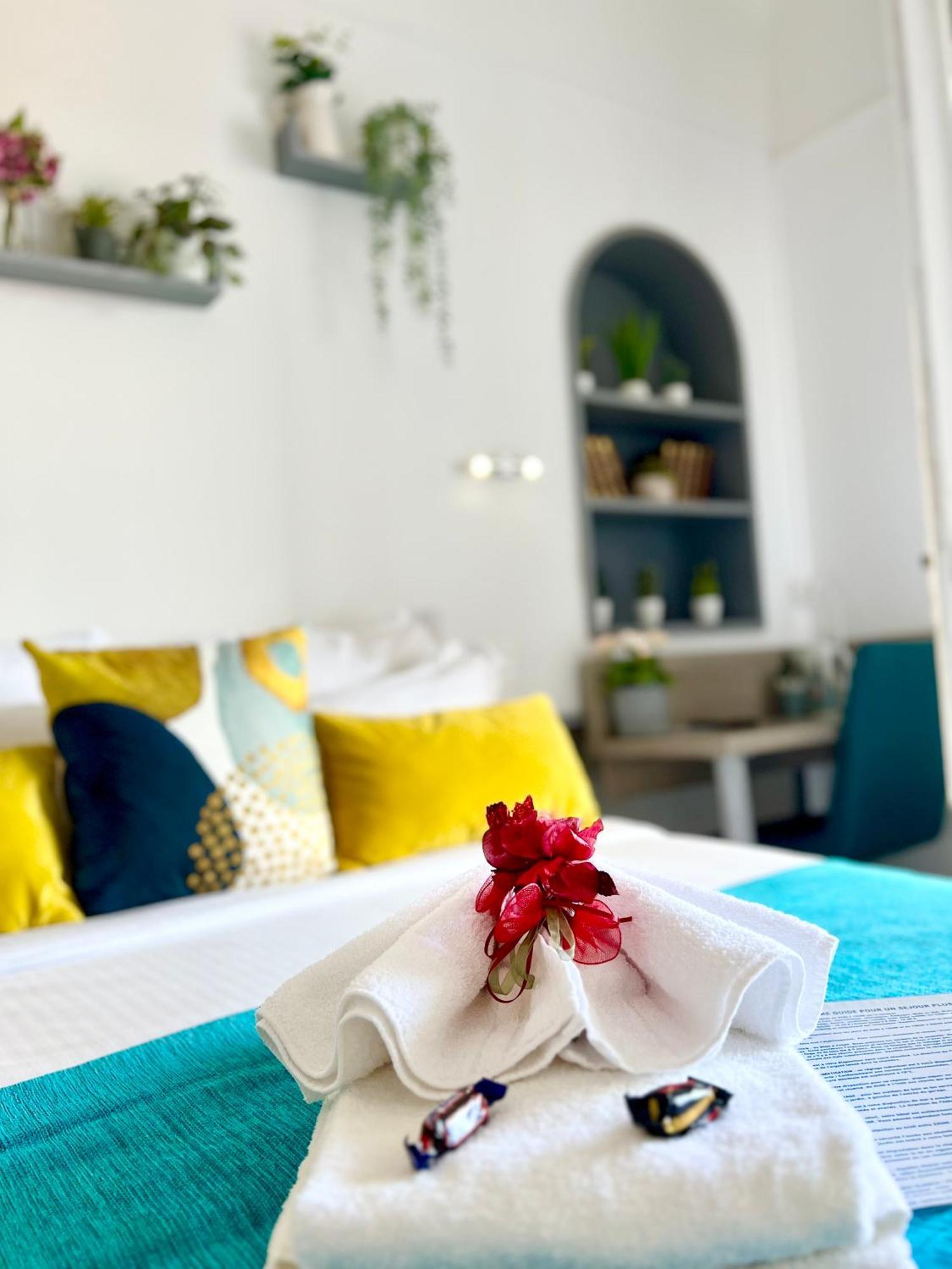 Hotel L'Escapade เลอลาวองดูว์ ภายนอก รูปภาพ