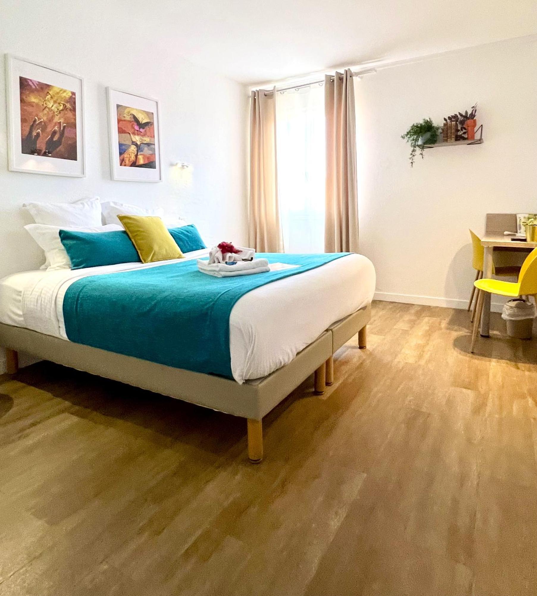 Hotel L'Escapade เลอลาวองดูว์ ภายนอก รูปภาพ