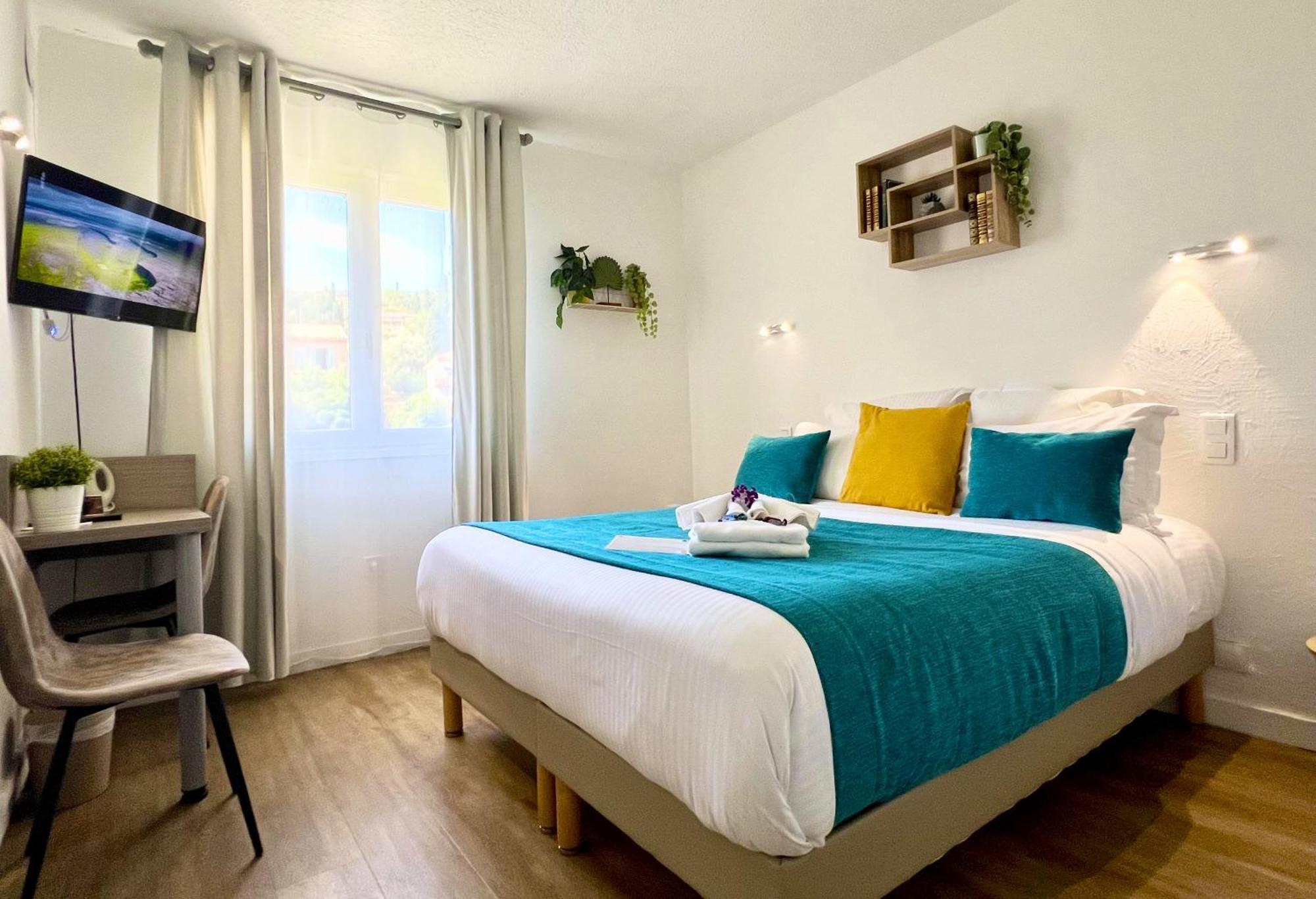 Hotel L'Escapade เลอลาวองดูว์ ภายนอก รูปภาพ