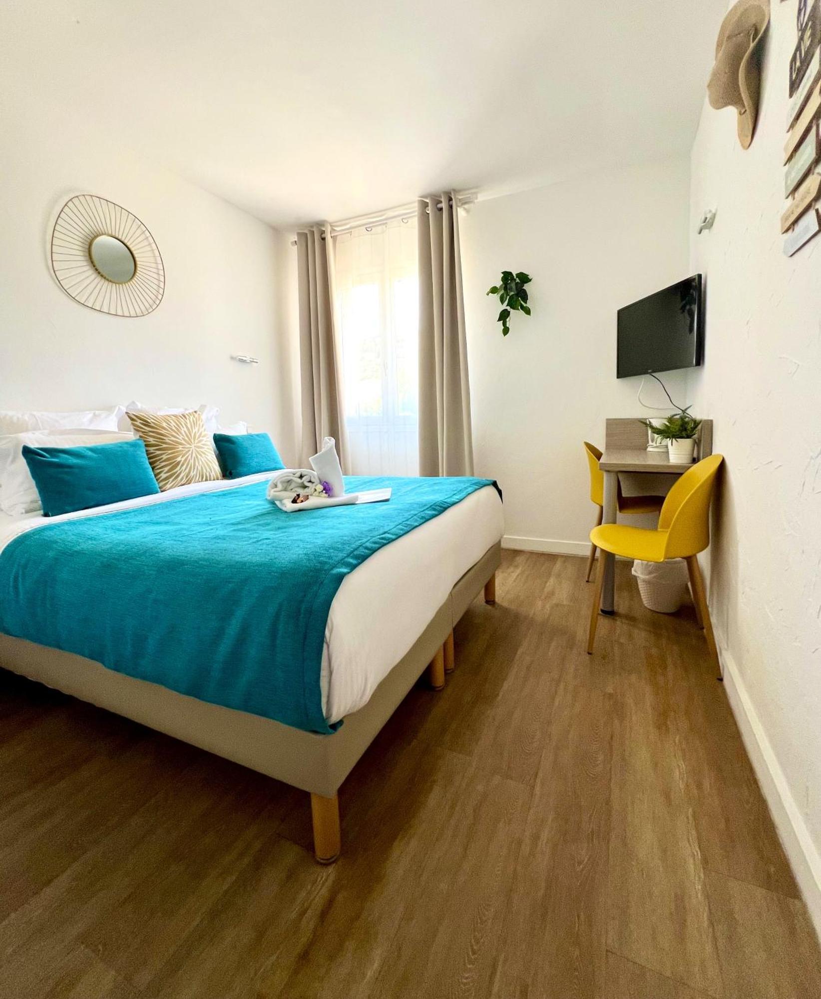 Hotel L'Escapade เลอลาวองดูว์ ภายนอก รูปภาพ