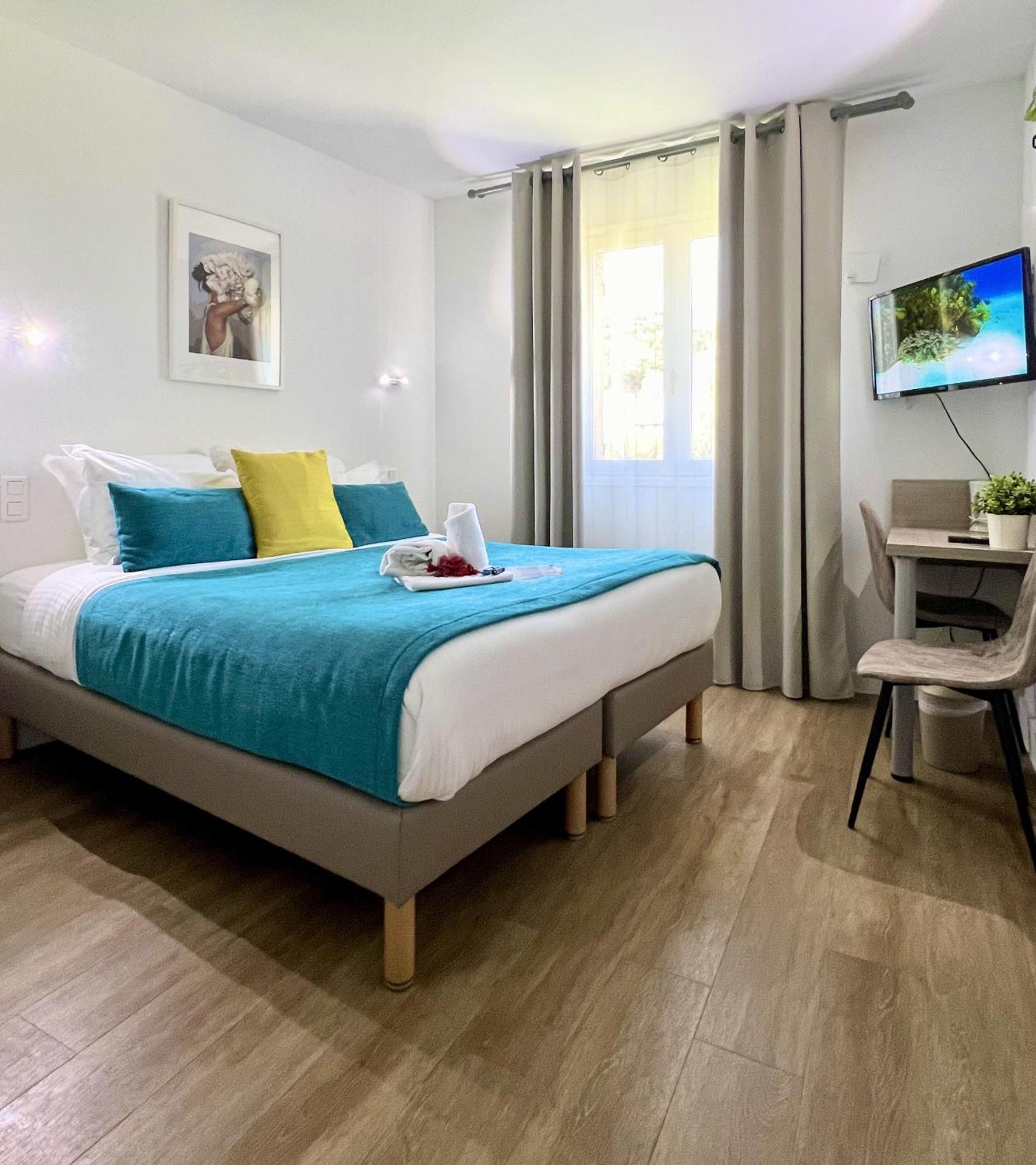 Hotel L'Escapade เลอลาวองดูว์ ภายนอก รูปภาพ